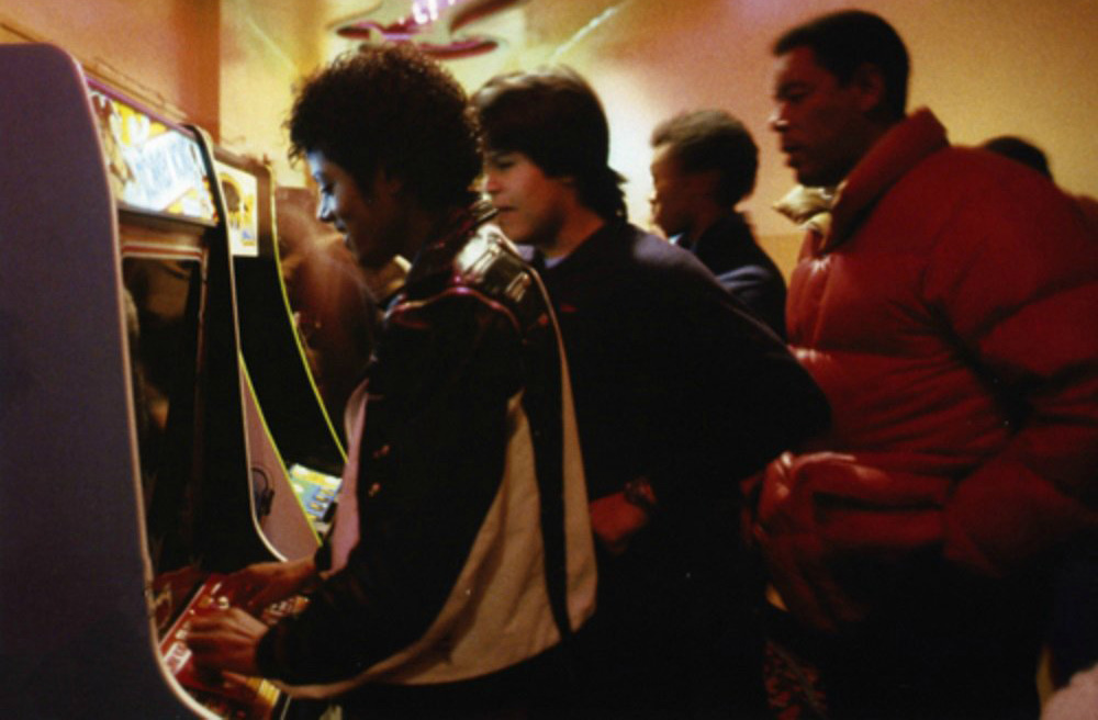 Michael Jackson playing Donkey Kong